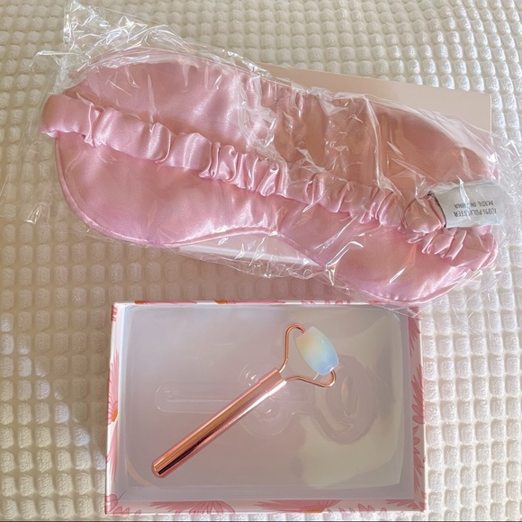 BNIB Kate Spade Eye Mask and Face Roller - Picture 2 of 4